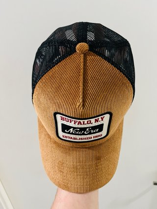 Gorra New Era Corduroy Marrón y Negra