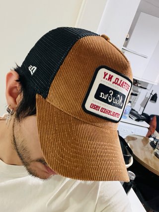 Gorra New Era Corduroy Marrón y Negra