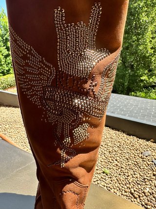 Botas camperas de piel con tachuelas