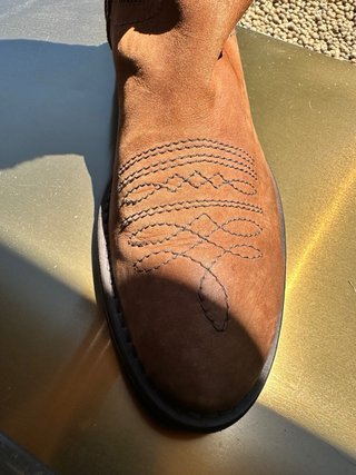 Botas camperas de piel con tachuelas