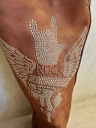 Botas camperas de piel con tachuelas
