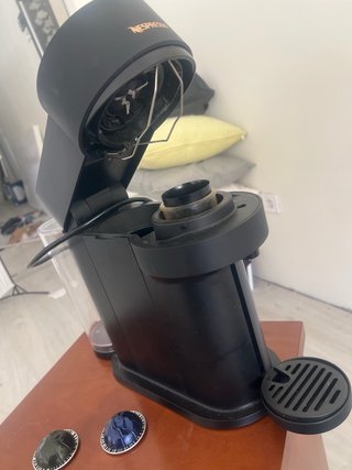 Cafetera Nespresso Vertuo Negra
