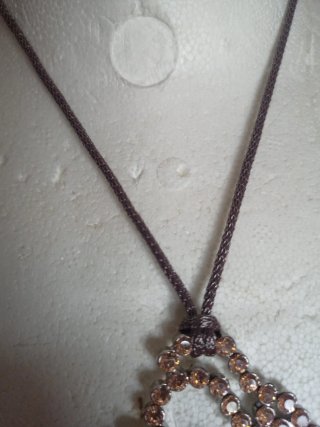 Collar con circonitas doradas anaranjadas