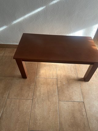 Mesa de salón de madera