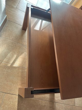 Mesa de salón de madera