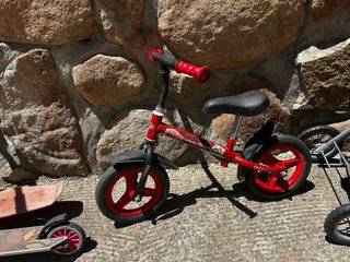 Bici per bambini senza pedali rossa
