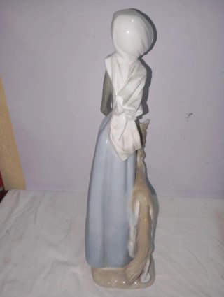 OFERTÓN Lladró Mujer con galgo, rotura brazo