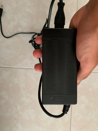 Cargador Patinete Eléctrico Negro