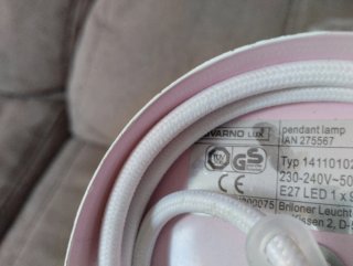 Lámpara de techo rosa y blanca