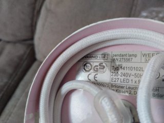 Lámpara de techo rosa y blanca