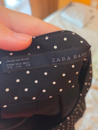 Falda Zara lunares negra y blanca