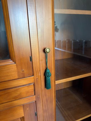 Vitrina de madera y cristal