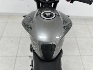 TRIUMPH STREET TRIPLE 765 R