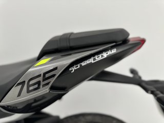 TRIUMPH STREET TRIPLE 765 R