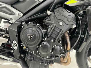 TRIUMPH STREET TRIPLE 765 R