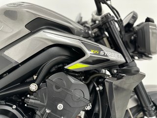 TRIUMPH STREET TRIPLE 765 R