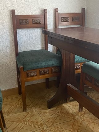 Mesa comedor madera y 6 sillas antiguas