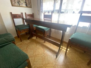 Mesa comedor madera y 6 sillas antiguas