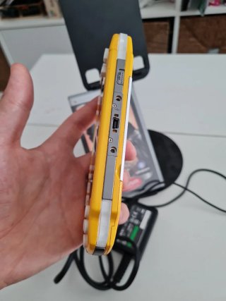 PSP Amarilla Edicion Los Simpson + Juego +Cargador