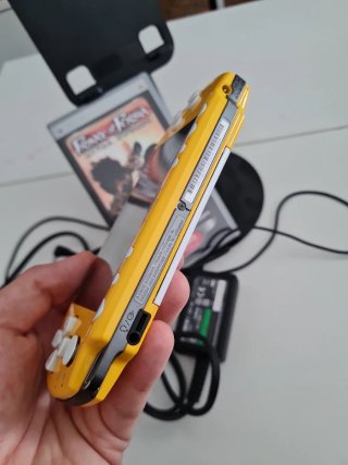 PSP Amarilla Edicion Los Simpson + Juego +Cargador