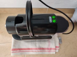 Cafetera Nespresso DeLonghi Inissia Negra.