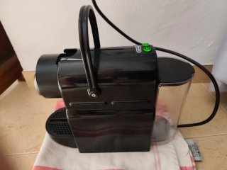 Cafetera Nespresso DeLonghi Inissia Negra.