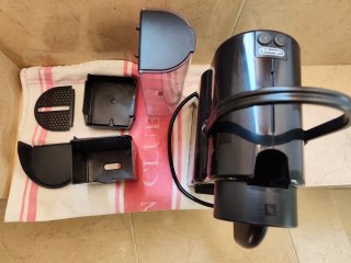 Cafetera Nespresso DeLonghi Inissia Negra.