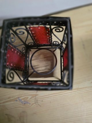 Farolillo de metal y cristal rojo