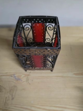 Farolillo de metal y cristal rojo
