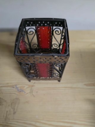 Farolillo de metal y cristal rojo