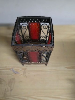 Farolillo de metal y cristal rojo