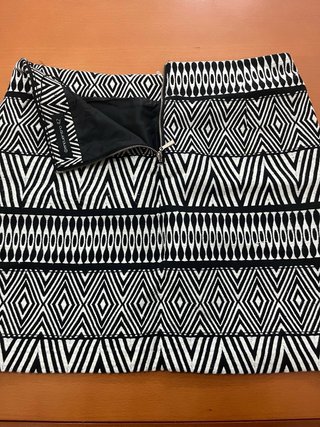 Falda geométrica elegante