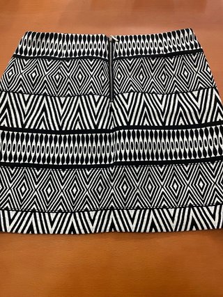 Falda geométrica elegante
