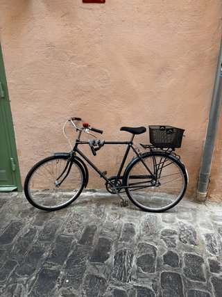 Bicicleta vintage con cesta