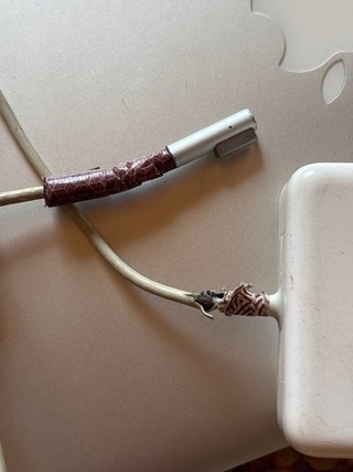 MacBook Pro Plata con cargador