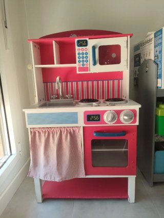 Cocinita de juguete de madera