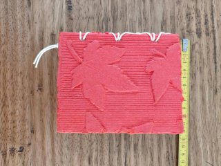 Quaderno artigianale con foglie