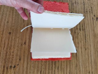 Quaderno artigianale con foglie