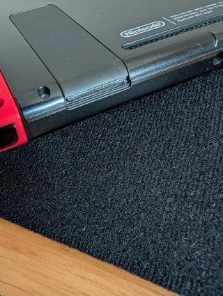 Nintendo Switch m.a.g.i.a in colori blu e rosso, pronta per giocare
