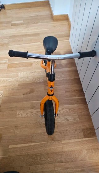 Bicicleta infantile arancione senza pedali