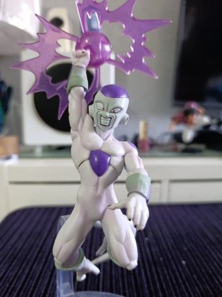 Figuras Dragon Ball las dos 10€ satan y Freezer...