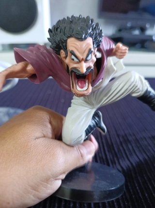 Figuras Dragon Ball las dos 10€ satan y Freezer...