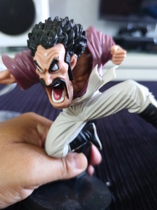 Figuras Dragon Ball las dos 10€ satan y Freezer...