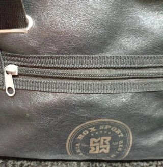 Bolso deportivo y de mano negro