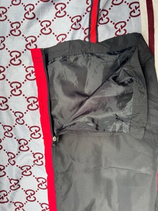 Joggers Starter grises con detalles rojos