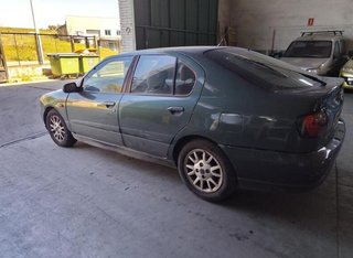 Nissan 230098 piloto trasero 89020317 primera 2.0