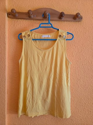 Tres camisetas nuevas de mujer
