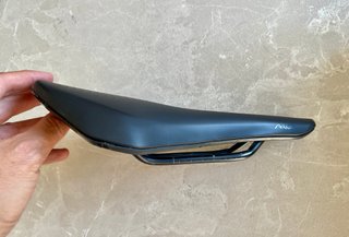 Sillín Fizik Tempo Argo R1 Carbon 150 mm – Nuevo