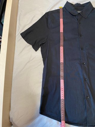 Camisa negra manga corta