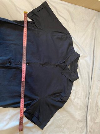 Camisa negra manga corta